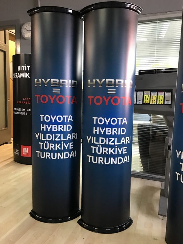 karton-totem-toyota-resmi