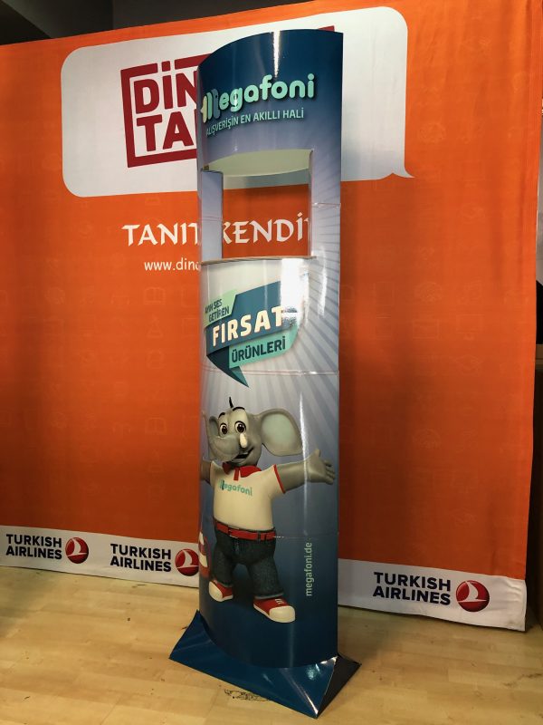 karton-totem-1