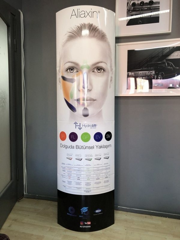 karton-totem-3243